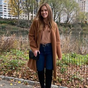 Meet your Posher, Christie